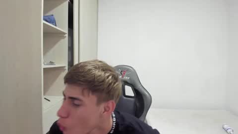 Miguel Hernandez online show from November 26, 7:15 pm