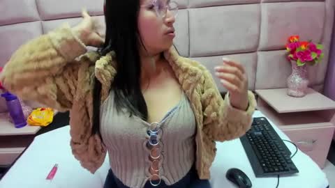 Snapshot of miha_smith chatting on September 16, 3:07 am Miha online show from September 16, 3:07 am