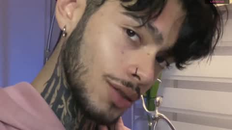 Snapshot of mihailleroy chatting on December 5, 8:55 pm MIHAIL LEROY finally independent model online show from December 5, 8:55 pm