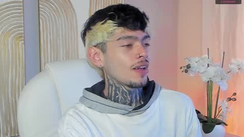 Snapshot of mihailleroy chatting on December 6, 7:12 pm MIHAIL LEROY finally independent model online show from December 6, 7:12 pm