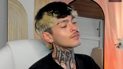 Snapshot of mihailleroy chatting on December 9, 8:54 pm MIHAIL LEROY finally independent model online show from December 9, 8:54 pm