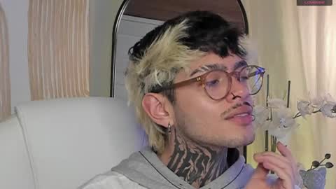 Snapshot of mihailleroy chatting on December 12, 7:59 pm MIHAIL LEROY finally independent model online show from December 12, 7:59 pm