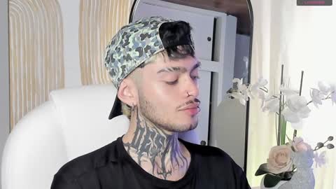 Snapshot of mihailleroy chatting on December 24, 12:33 am MIHAIL LEROY finally independent model online show from December 24, 12:33 am