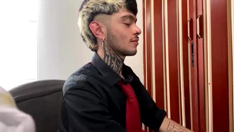 Snapshot of mihailleroy chatting on December 24, 10:17 pm MIHAIL LEROY finally independent model online show from December 24, 10:17 pm