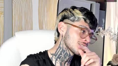 Snapshot of mihailleroy chatting on December 26, 10:52 pm MIHAIL LEROY finally independent model online show from December 26, 10:52 pm