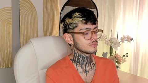 Snapshot of mihailleroy chatting on January 4, 10:55 pm MIHAIL LEROY finally independent model online show from January 4, 10:55 pm