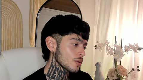 Snapshot of mihailleroy chatting on January 10, 10:46 pm MIHAIL LEROY finally independent model online show from January 10, 10:46 pm