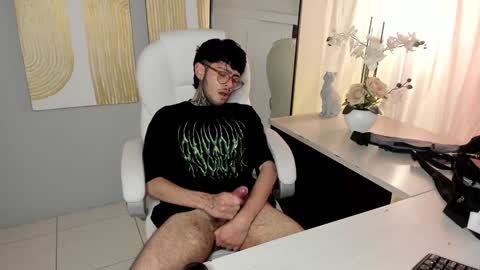 Snapshot of mihailleroy chatting on January 11, 1:48 am MIHAIL LEROY finally independent model online show from January 11, 1:48 am