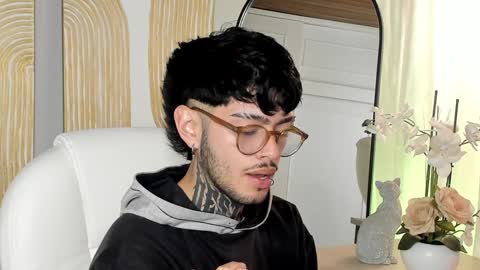 Snapshot of mihailleroy chatting on January 21, 12:57 am MIHAIL LEROY finally independent model online show from January 21, 12:57 am