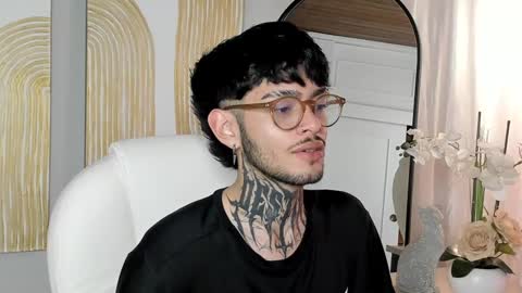 Snapshot of mihailleroy chatting on January 23, 11:47 pm MIHAIL LEROY finally independent model online show from January 23, 11:47 pm