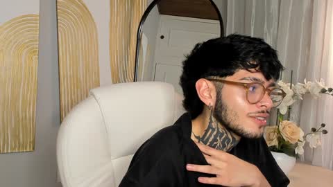 Snapshot of mihailleroy chatting on February 3, 11:47 pm MIHAIL LEROY finally independent model online show from February 3, 11:47 pm