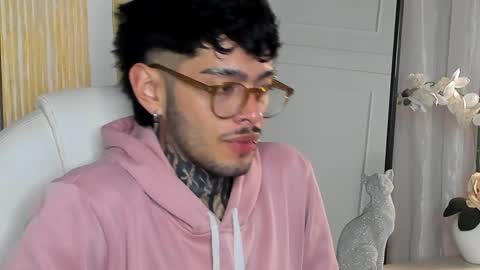 Snapshot of mihailleroy chatting on February 7, 7:50 am MIHAIL LEROY finally independent model online show from February 7, 7:50 am