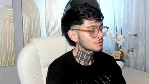 Snapshot of mihailleroy chatting on February 10, 11:13 pm MIHAIL LEROY finally independent model online show from February 10, 11:13 pm