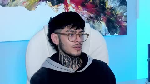 Snapshot of mihailleroy chatting on February 12, 4:33 am MIHAIL LEROY finally independent model online show from February 12, 4:33 am