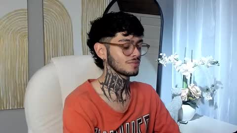 Snapshot of mihailleroy chatting on February 19, 12:25 am MIHAIL LEROY finally independent model online show from February 19, 12:25 am