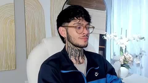 Snapshot of mihailleroy chatting on February 20, 1:25 am MIHAIL LEROY finally independent model online show from February 20, 1:25 am