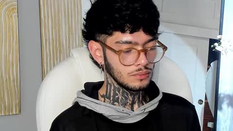 Snapshot of mihailleroy chatting on February 21, 7:01 am MIHAIL LEROY finally independent model online show from February 21, 7:01 am