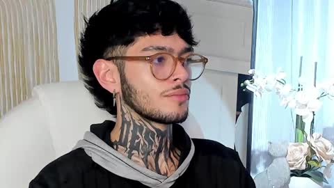 Snapshot of mihailleroy chatting on February 21, 10:07 am MIHAIL LEROY finally independent model online show from February 21, 10:07 am