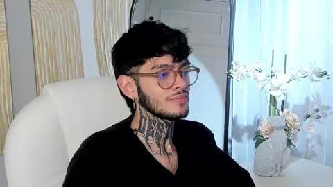 Snapshot of mihailleroy chatting on February 28, 2:20 am MIHAIL LEROY finally independent model online show from February 28, 2:20 am