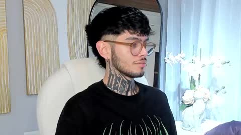 Snapshot of mihailleroy chatting on March 7, 10:54 pm MIHAIL LEROY finally independent model online show from March 7, 10:54 pm