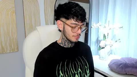 Snapshot of mihailleroy chatting on March 8, 2:12 am MIHAIL LEROY finally independent model online show from March 8, 2:12 am