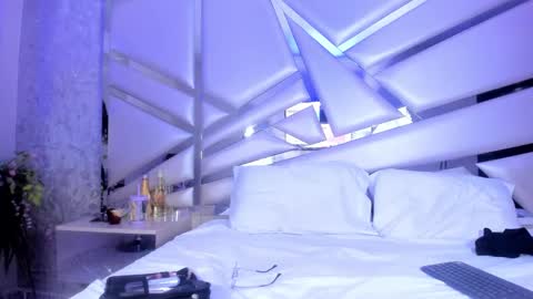 MIA 3 online show from December 30, 3:36 am