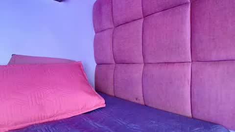 Mia  online show from September 25, 11:58 am