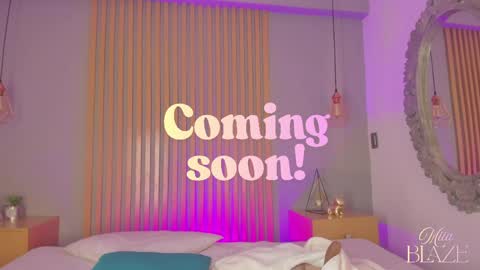 Mia online show from May 9, 11:37 am