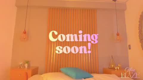 Mia online show from May 12, 11:29 am