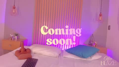 Mia online show from May 14, 11:50 am