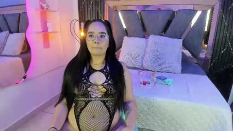 Snapshot of miia_deluxe_ chatting on June 22, 2:13 am miia_deluxe_ online show from June 22, 2:13 am