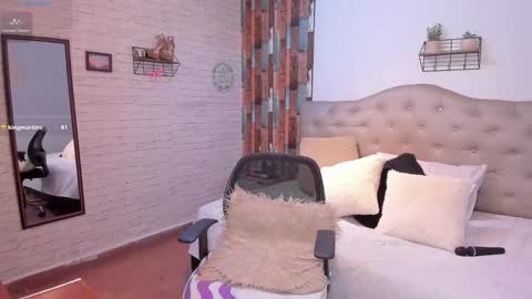 Snapshot of miia_jhones16 chatting on January 23, 5:45 am Mia Jhones online show from January 23, 5:45 am