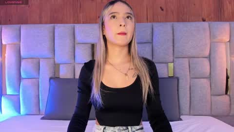 Mia  online show from April 28, 11:26 am