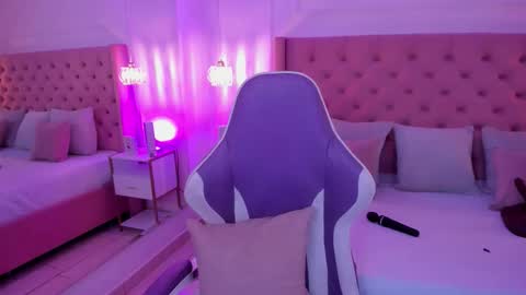 Miia Schwarz  online show from January 17, 8:01 pm