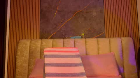 miia scoott  online show from December 20, 11:50 am