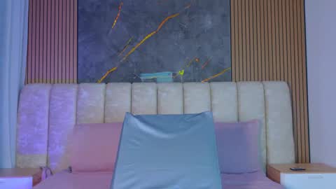 Snapshot of miia_scoott_ chatting on February 15, 11:52 am miia scoott online show from February 15, 11:52 am