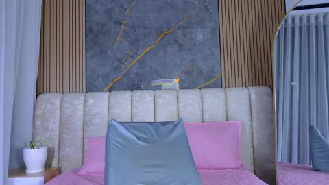 Snapshot of miia_scoott_ chatting on March 31, 12:16 pm miia scoott online show from March 31, 12:16 pm