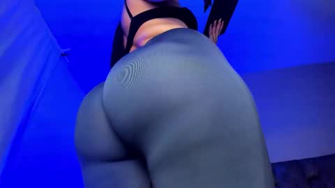 Snapshot of miia_smith97 chatting on October 1, 9:43 pm mia online show from October 1, 9:43 pm