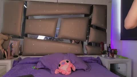 Snapshot of miia_spencer chatting on June 23, 7:56 pm Mia online show from June 23, 7:56 pm