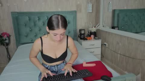 miia_velvett online show from April 14, 3:18 pm