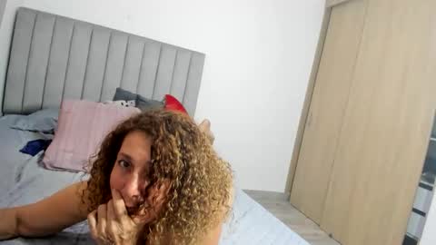 Mia Weed online show from April 30, 8:57 pm