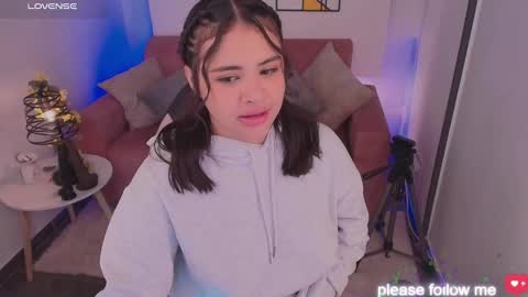 Snapshot of miiaa7_ chatting on October 15, 5:51 am Ma is my name I invite you to check out my wish list for my birthday  online show from October 15, 5:51 am