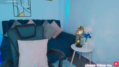 Snapshot of miiaa7_ chatting on October 27, 7:40 pm Ma is my name I invite you to check out my wish list for my birthday  online show from October 27, 7:40 pm