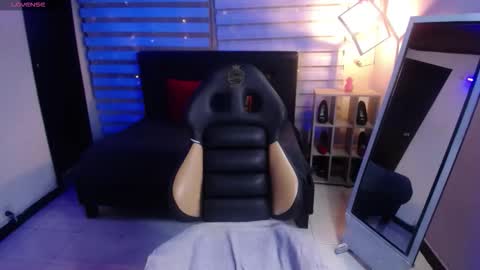 miiaa_evans1 online show from October 18, 8:09 pm