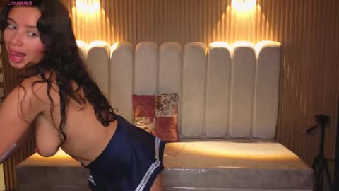 miiaa_evans1 online show from December 19, 7:43 pm