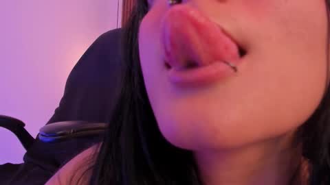 Snapshot of miiaa_jones chatting on February 14, 1:30 pm Mia online show from February 14, 1:30 pm