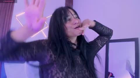 Snapshot of miiaa_jones chatting on February 25, 1:43 pm Mia online show from February 25, 1:43 pm