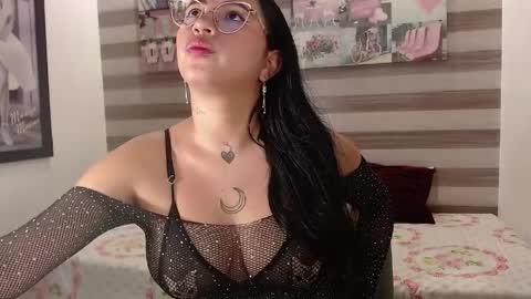 Snapshot of miiaharrper chatting on April 6, 12:28 pm Emma online show from April 6, 12:28 pm