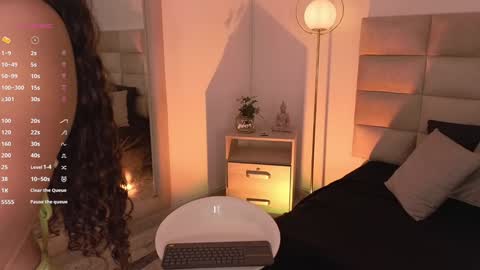 Snapshot of miissjulia chatting on December 24, 7:11 pm online show from December 24, 7:11 pm