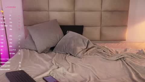Snapshot of miissjulia chatting on February 15, 12:48 am online show from February 15, 12:48 am